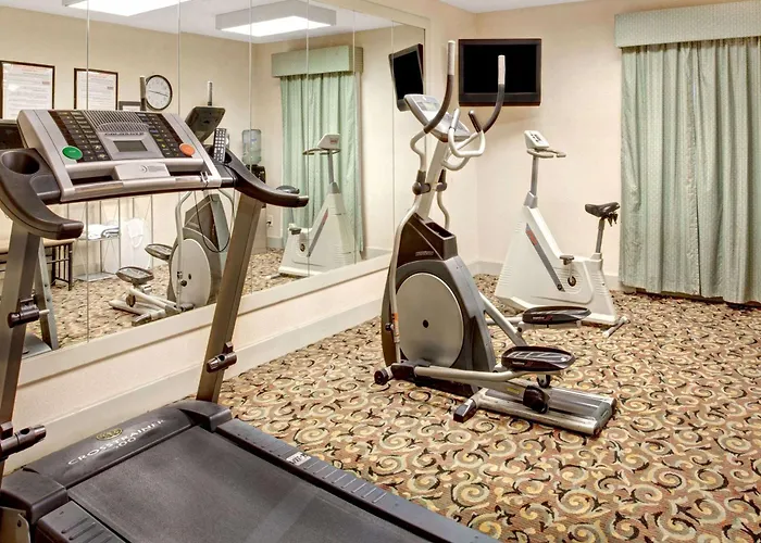 Ramada By Wyndham West Memphis